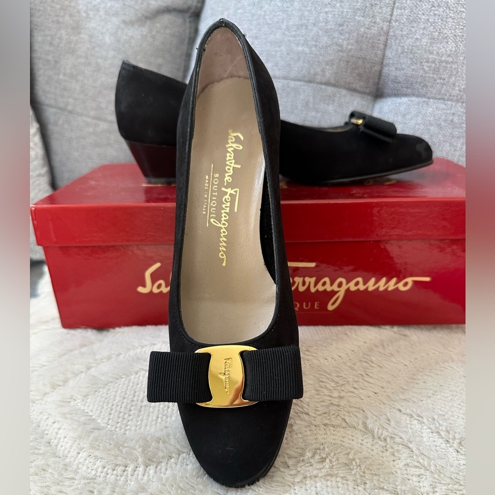 ✅SALE✅ Salvatore Ferragamo Vara Bow Black Suede Leather Pumps Size 5 B
